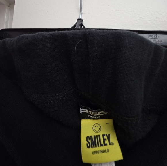 RSQ x Smiley Smile More Made With Care Hoodie and Pants Set Size Medium - Picture 7 of 9